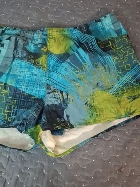Speedo Turquoise & Lime Patterned Swim Trunks size medium
